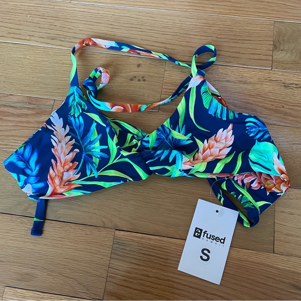 NWT Fused Hawai’i kohanaiki top size small in Dear Midnight print